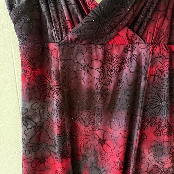 Y2K Red and Black Embroidered Sleeveless Dress with Sparkles - Picture 4 of 9